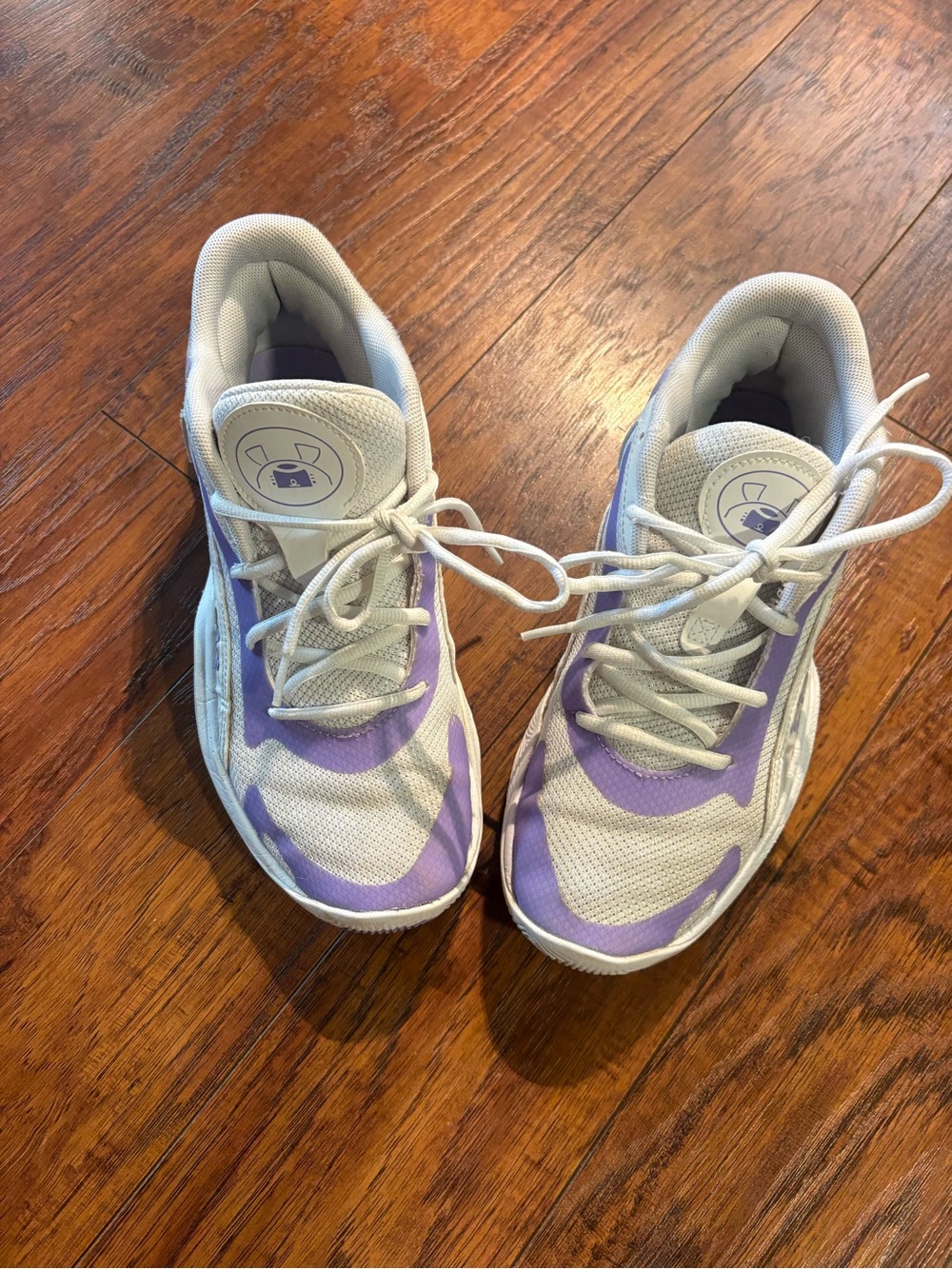 Under Armour boys size 7 basketball tennis shoes